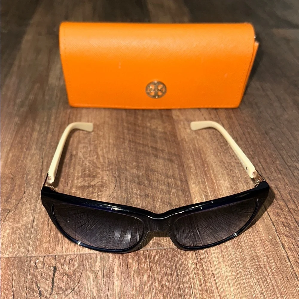 Tory Burch TY7031 Sunglasses Black & White Signature‎ Logo